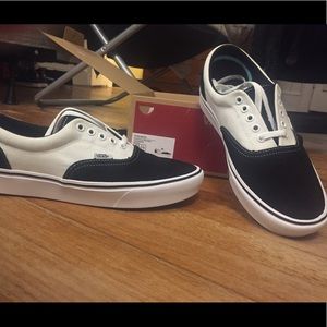 NEW NEVER WORN VANS NEW ERA Size 9.5 Shoe